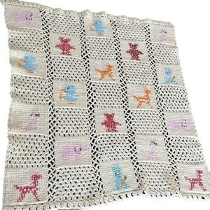 VTG Handmade  Baby Afghan/Blanket/wallhanging -animal parade/granny square 30x34